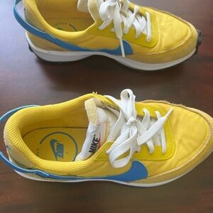 Nike women's Waffle Debut yellow and blue size 7